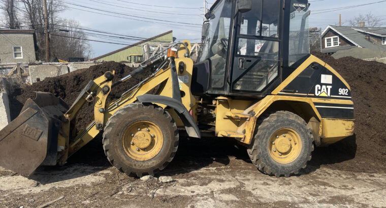 2000 CAT 902 Wheel Loader with bucket and Fork