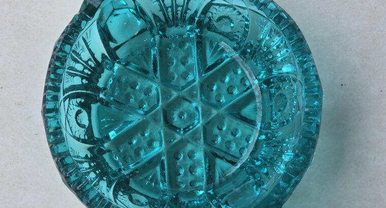 L.E Smith glass Thiel 2 handled dish